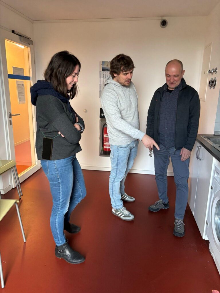 Gemeinsamer Besuch mit Julia Schneider (MdB) im Übergangshaus Pankow